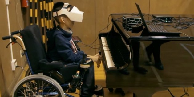 Innovador invento japonés permite a niños con discapacidad tocar el piano solo con la vista