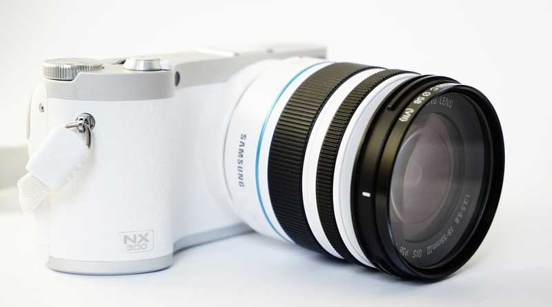 Samsung NX300 Compact System Camera